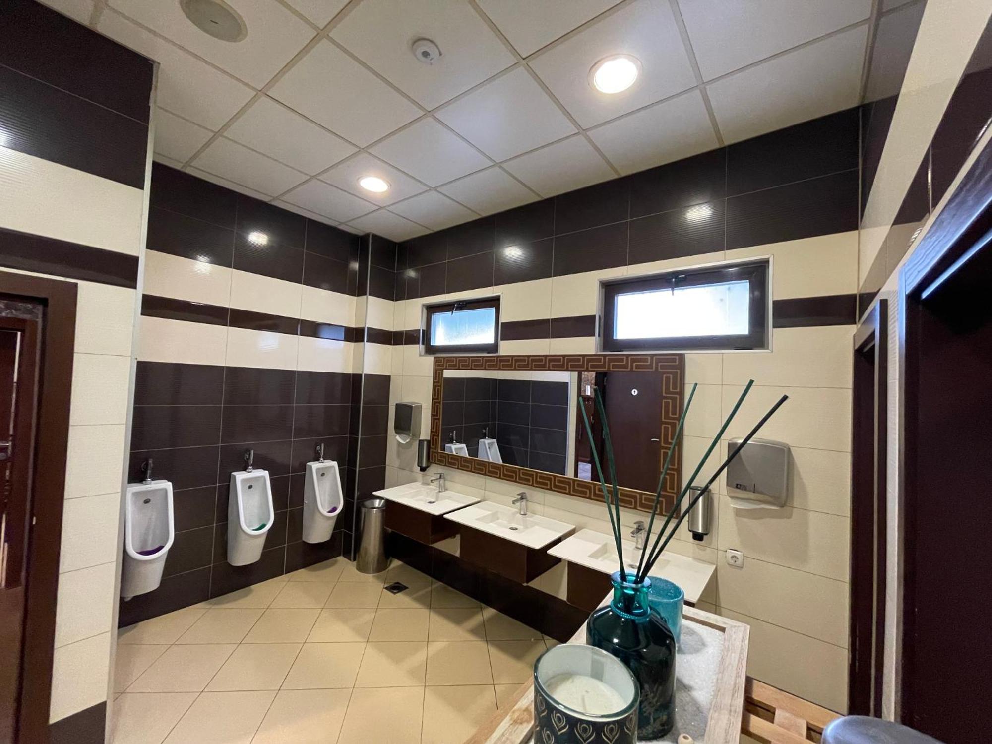 Amazona Hotel Приштина Экстерьер фото