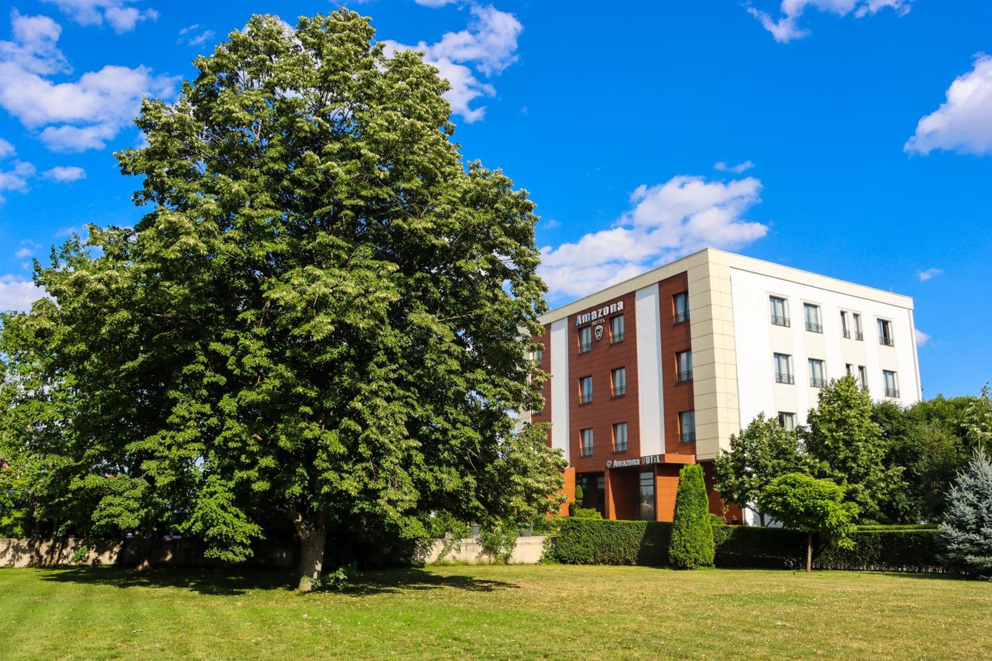 Amazona Hotel Приштина Экстерьер фото