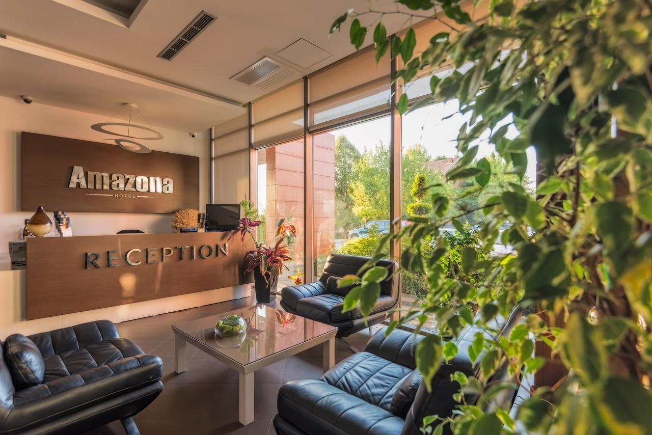 Amazona Hotel Приштина Экстерьер фото