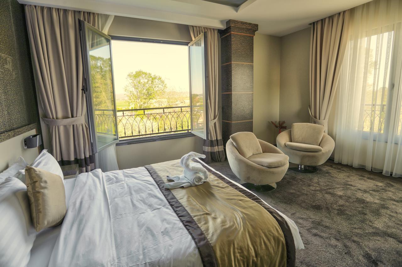 Amazona Hotel Приштина Экстерьер фото