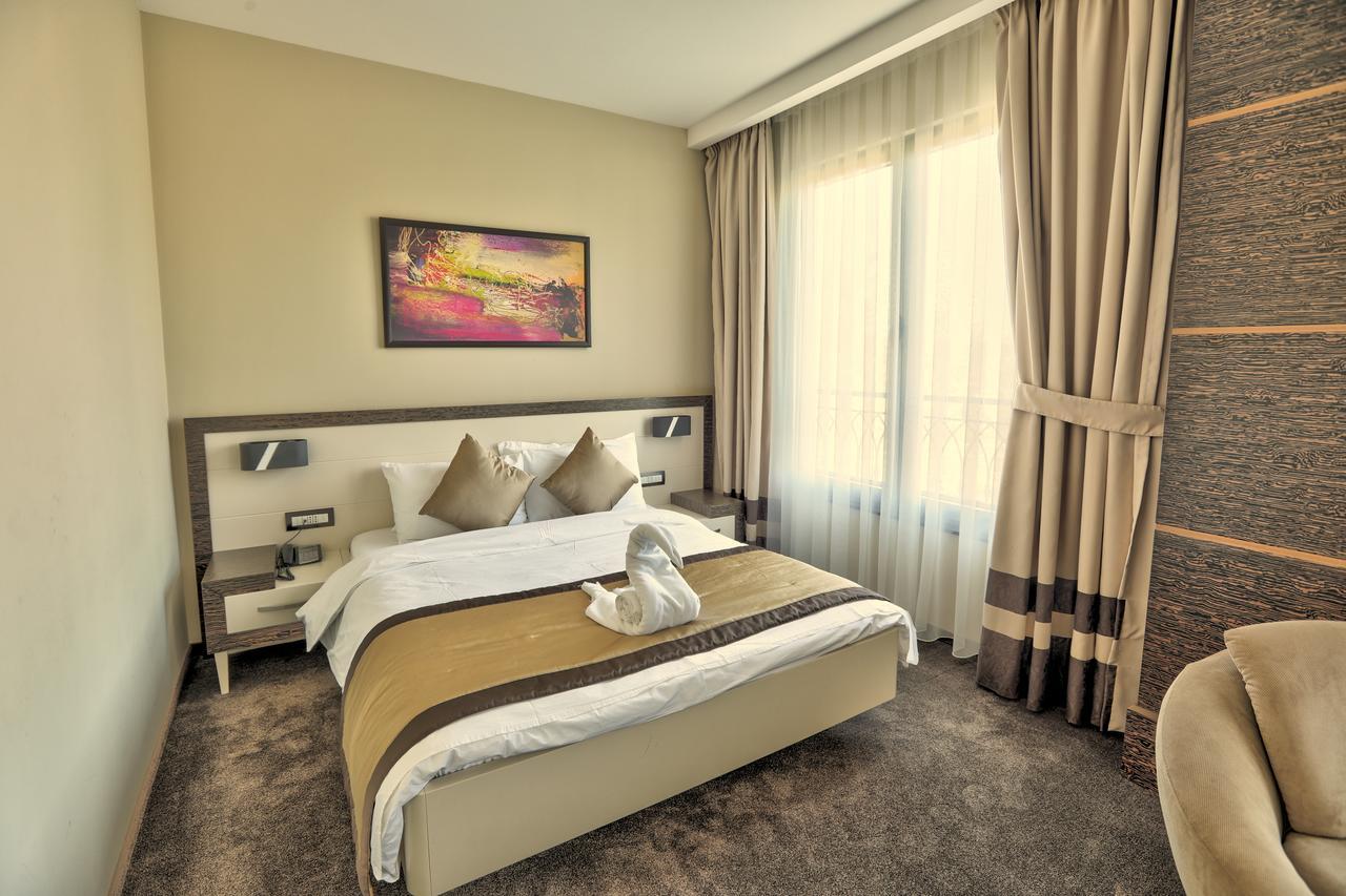 Amazona Hotel Приштина Экстерьер фото
